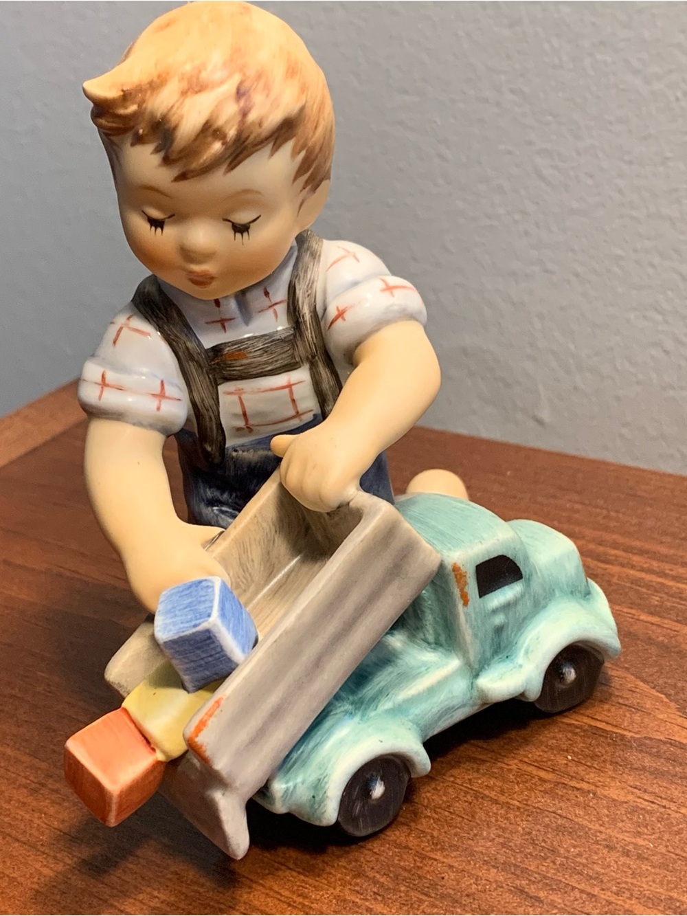 Goebel Hummel “Loads of Fun” Hum #2156 TMK 8 (2007)